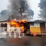 ¡Rescatados de las llamas! Ancianos salvados de incendio en Managua Foto: Fuerte incendio puso en peligro a ancianos en Managua / TN8