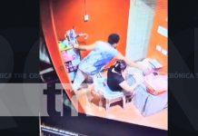 Foto: Descarado robo de celular en el Mercado Iván Montenegro / TN8