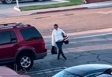 «Falla en la Matrix»: Mujer queda inmóvil en estacionamiento y desata teorías virales "Falla en la Matrix": Mujer queda inmóvil en estacionamiento y desata teorías virales