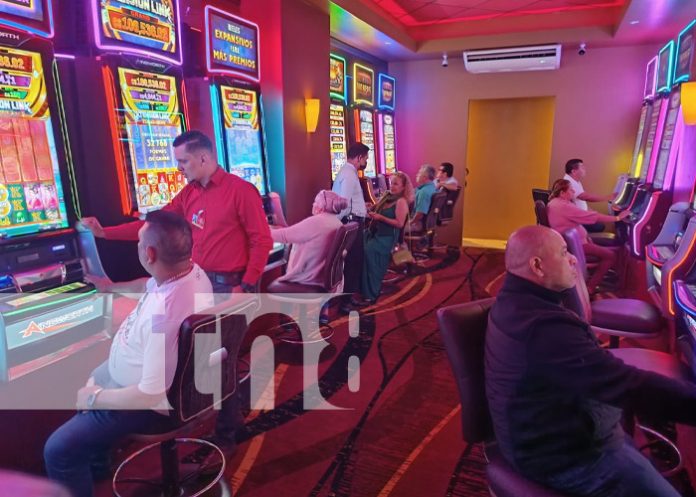 Foto: Inauguración de nuevas máquinas en el Casino Pharaos de Multicentro Las Américas / TN8 Foto: Inauguración de nuevas máquinas en el Casino Pharaos de Multicentro Las Américas / TN8