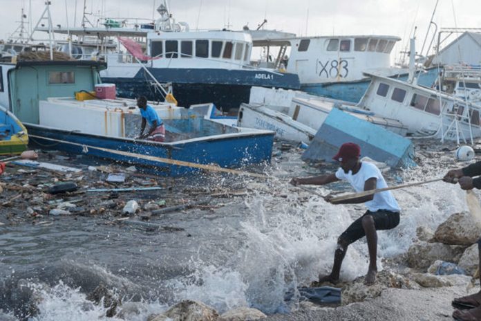 1 Huracán Beryl deja al menos siete muertos en el Caribe y se debilita camino a Jamaica