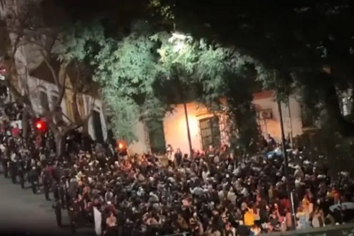 1 Foto: Venezuela denuncia incitación al odio en su embajada en Buenos Aires, Argentina/Cortesía