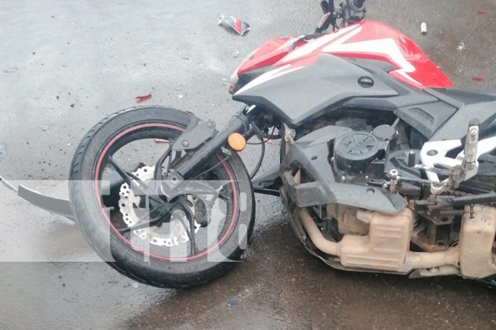 1 Foto: Dos jóvenes heridos tras choque de motocicleta en Rivas/TN8
