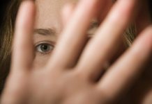 Desgarrador: Mujer es violada frente a su hijo de 3 años en Brasil Foto: Violación en Brasil /cortesía