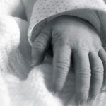 Joven tira a su bebé recién nacido a bote de basura en Texas (VIDEO) Foto: Madre adolescente tira a su bebé recién nacido a bote de basura en Texas/Cortesía