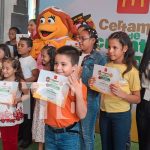 Foto: McDonald's premia a ganadores del décimo certamen de cuentos "Yo amo la naturaleza" / TN8