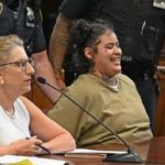 Se ríe durante una vista judicial en Nueva York 