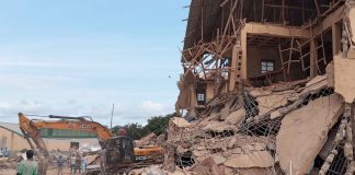 Foto: Derrumbe de una escuela deja 16 estudiantes muertos en Nigeria / Cortesía