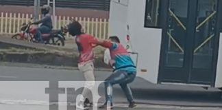 Foto: ¡De ofensas a golpes! Sujetos se desahogan y se dan con todo en la rotonda La Virgen/TN8