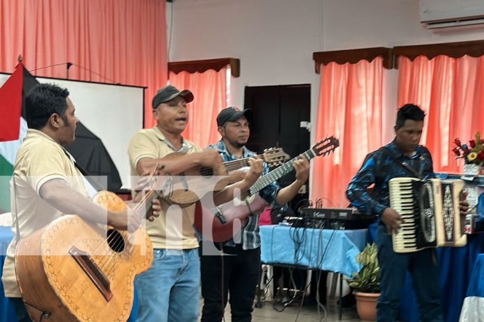 1 Foto: ¡Celebración en Jalapa! Familias rememoraron la historia a través del canto y la danza/TN8