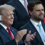 Trump reaparece en público con la oreja vendada tras el intento de asesinato Foto: Trump reaparece en público con la oreja vendada tras el intento de asesinato