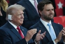 Foto: Trump reaparece en público con la oreja vendada tras el intento de asesinato