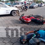 Accidente de tránsito en El Riguero, Managua, involucra a taxi y motocicleta Foto: Accidente de tránsito en El Riguero, Managua, involucra a taxi y motocicleta/TN8