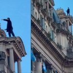 Hombre que asegura ser "Batman" siembra el pánico al querer lanzarse de un edificio