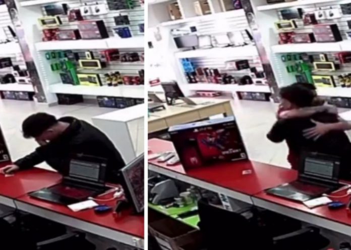 Foto: Joven se emociona /cortesía Foto: Joven se emociona /cortesía