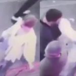 Mujer noquea de un «guasmazo» a hombre por molestarla (VIDEO) Foto: Mujer se defiende /cortesía