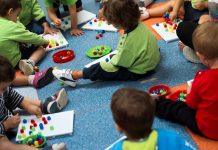 «Indignante»: 3 mujeres presas por maltratar a 35 niños en una guardería de Italia Foto: Detienen a tres mujeres por maltratar a niños en Italia /Cortesía
