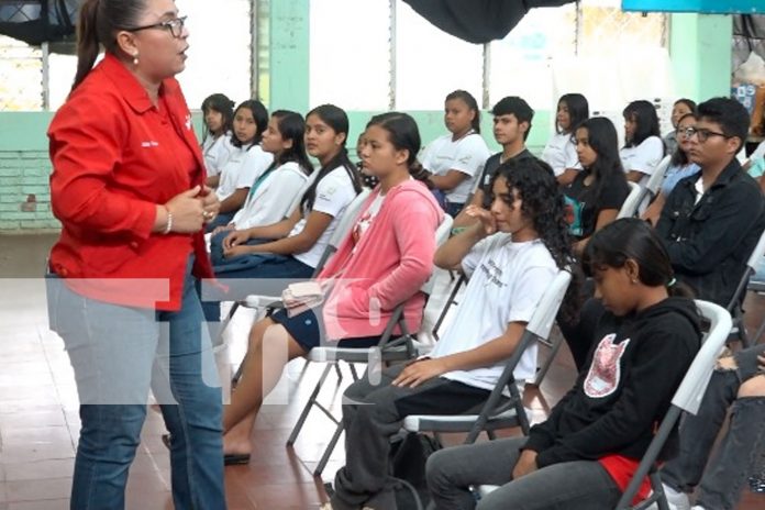 Foto: Claro Nicaragua y Good Neighbors unen esfuerzos por el buen uso de las redes sociales/TN8