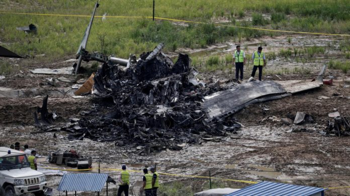 1 Foto: Único superviviente de accidente aéreo en Nepal se recupera en hospital/Créditos
