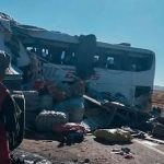 Tragedia en Bolivia: Accidente de carretera cobra 16 vidas y deja 14 heridos Foto: En Bolivia, un choque frontal entre un camión y un autobús de pasajeros/Cortesía