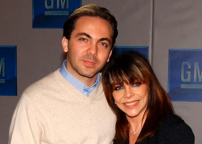 Foto: Cristian Castro no ha visto a su mamá desde su cirugía/ Cortesía