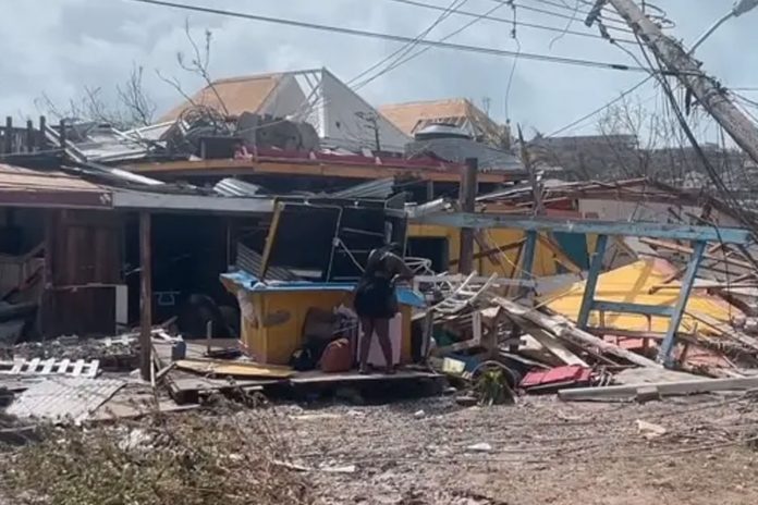 México en alerta máxima ante la inminente llegada del huracán Beryl