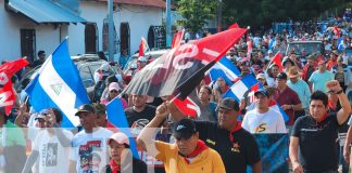 Foto: Familias de León caminan con alegría celebrando el triunfo de la Revolución/TN8