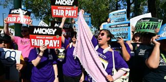 Foto: Trabajadores de Disneyland en California protestan por sus salarios /Créditos