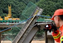Aumentan los esfuerzos de rescate tras el colapso de puente en China Foto: Búsqueda en China /cortesía
