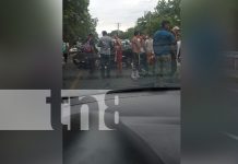 Conductor queda prensado tras impactar contra un bus en Tipitapa Foto: Conductor queda prensado tras impactar contra un bus en Tipitapa/TN8
