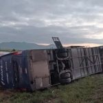 Volcadura de autobús en Nuevo León, México dejó ocho personas muertas Foto: Volcadura de autobús en Nuevo León, México dejó ocho personas muertas/Cortesía