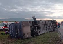 Volcadura de autobús en Nuevo León, México dejó ocho personas muertas Foto: Volcadura de autobús en Nuevo León, México dejó ocho personas muertas/Cortesía
