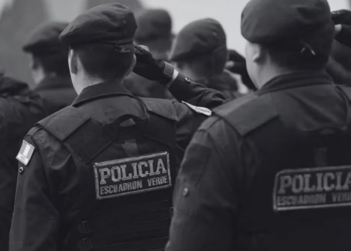 Foto: Oficial de Perú es abusado por sus compañeros /cortesía