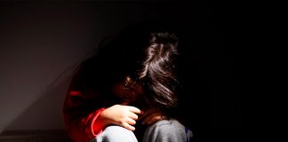 Foto: Una niña en Estados Unidos, relató que su madre la mantenía encerrada en una jaula/ Cortesía