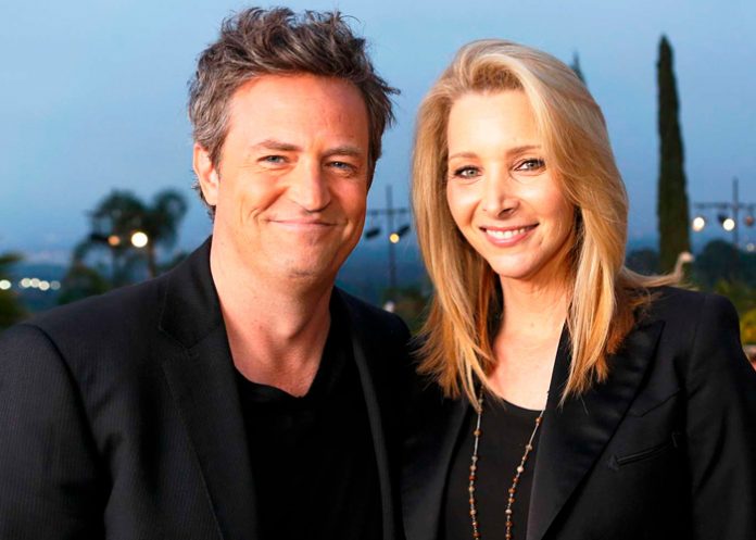 2 Foto: Lisa Kudrow rinde homenaje a Matthew Perry viendo Friends/ Cortesía