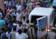 Suman a 121 los muertos en India tras estampida en ceremonia religiosa Foto: Luto y dolor en la India /cortesía