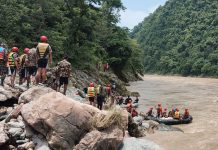 Foto: Los equipos de rescate de Nepal, recuperaron cinco cuerpos/Cortesía