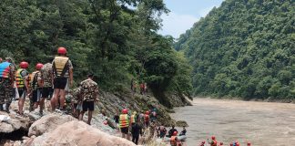Foto: Los equipos de rescate de Nepal, recuperaron cinco cuerpos/Cortesía