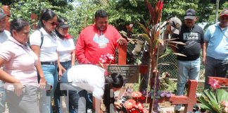 Foto: Depositan ofrenda floral a Heroes y Mártires de la revolución en Siuna / TN8