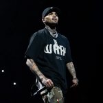 Chris Brown enfrenta demanda de $50 millones por presuntamente agredir a fans Foto:Chris Brown y su equipo presuntamente golpearon severamente a fans/Cortesía