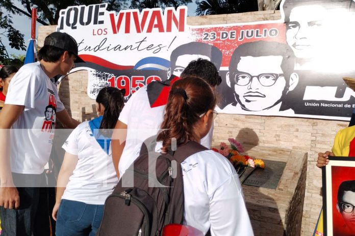 3 Foto: Rinden homenaje a estudiantes asesinados por la dictadura somocista en Managua/ TN8