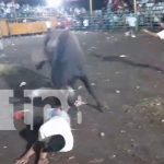 Toro «Trago Amargo» envía a joven al hospital con las vísceras de fuera en Nandaime Foto: Toro "Trago Amargo" envía a joven al hospital con las vísceras de fuera en Nandaime/TN8