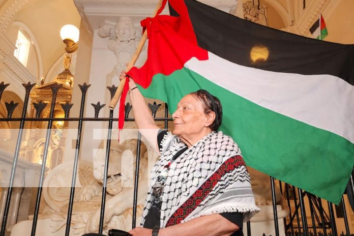 5 Foto: Las calles de León fueron recorridas por la Heroína Leila Khaleb/TN8