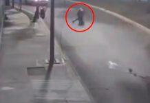 Salvan a joven de ser abusada por un depravado en México Foto: pobladores de México, golpearon al motociclista evitando que una mujer fuera abusada/Cortesía