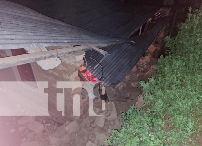 Foto: Derrumbe de dos paredes en una vivienda de El Jícaro / TN8