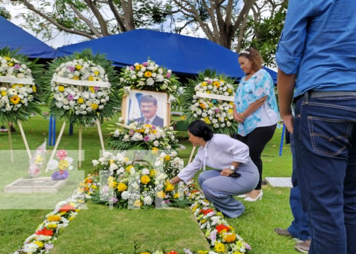 Foto: Ofrendas florales para Alexis Argüello / TN8