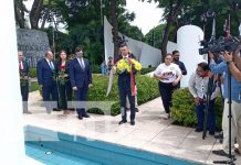 Foto: Delegación de Bielorrusia deposita ofrenda floral a héroes y mártires de Nicaragua / TN8