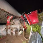 Estaban viendo tele cuando una rastra impactó su casa en Boaco Foto: Fuerte impacto de una rastra contra dos viviendas en Boaco / TN8