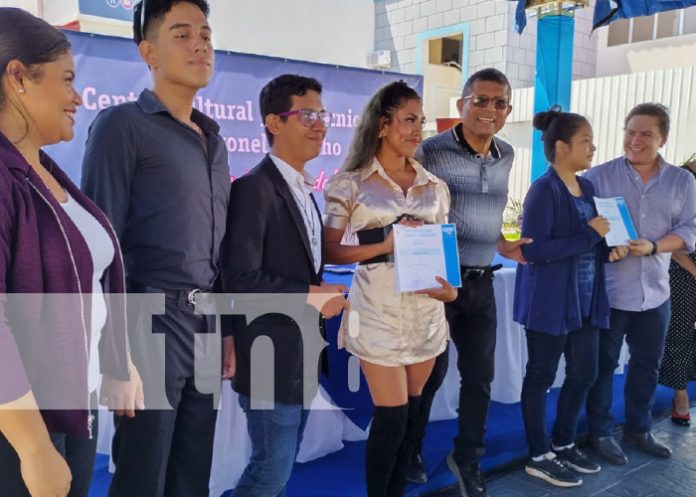 Foto: Graduación en el Centro Cultural y Politécnico José Coronel Urtecho / TN8