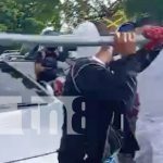 Como gallitos de pelea: Pleito de taxista y motorizado en Managua (VIDEO) Foto: Pleito entre taxista y motorizado en Managua / TN8